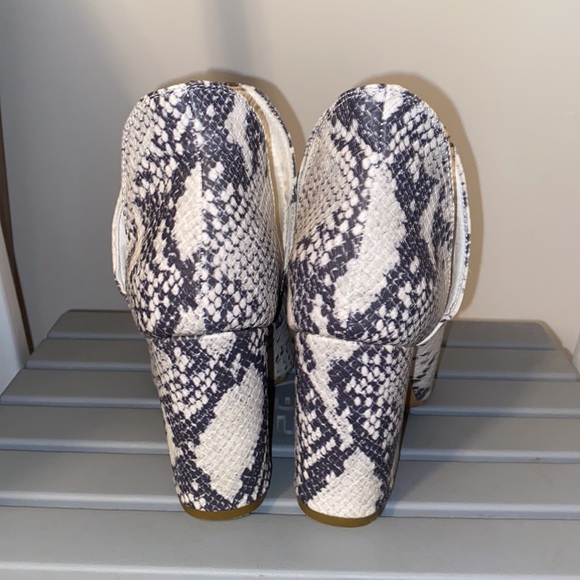 Faux snake skin ankle boots - Picture 3 of 5